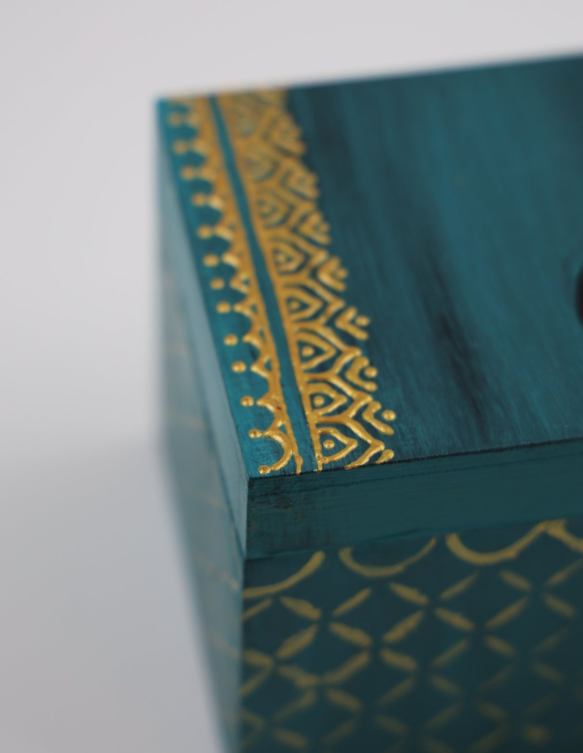 The "Teal Lattice" Lapstick Organizer