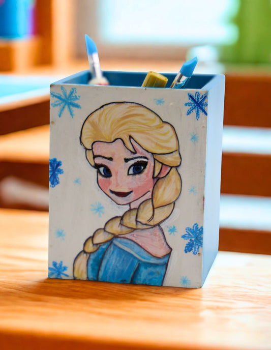 Frozen Elsa Pen Stand